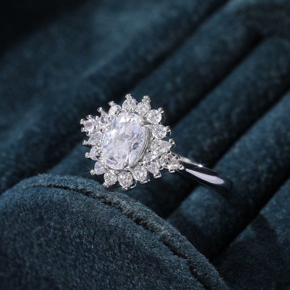 😍Bling Beautiful CZ Dainty Wedding/Engagement Flower Ring for Woman, K908 - Picture 5 of 10